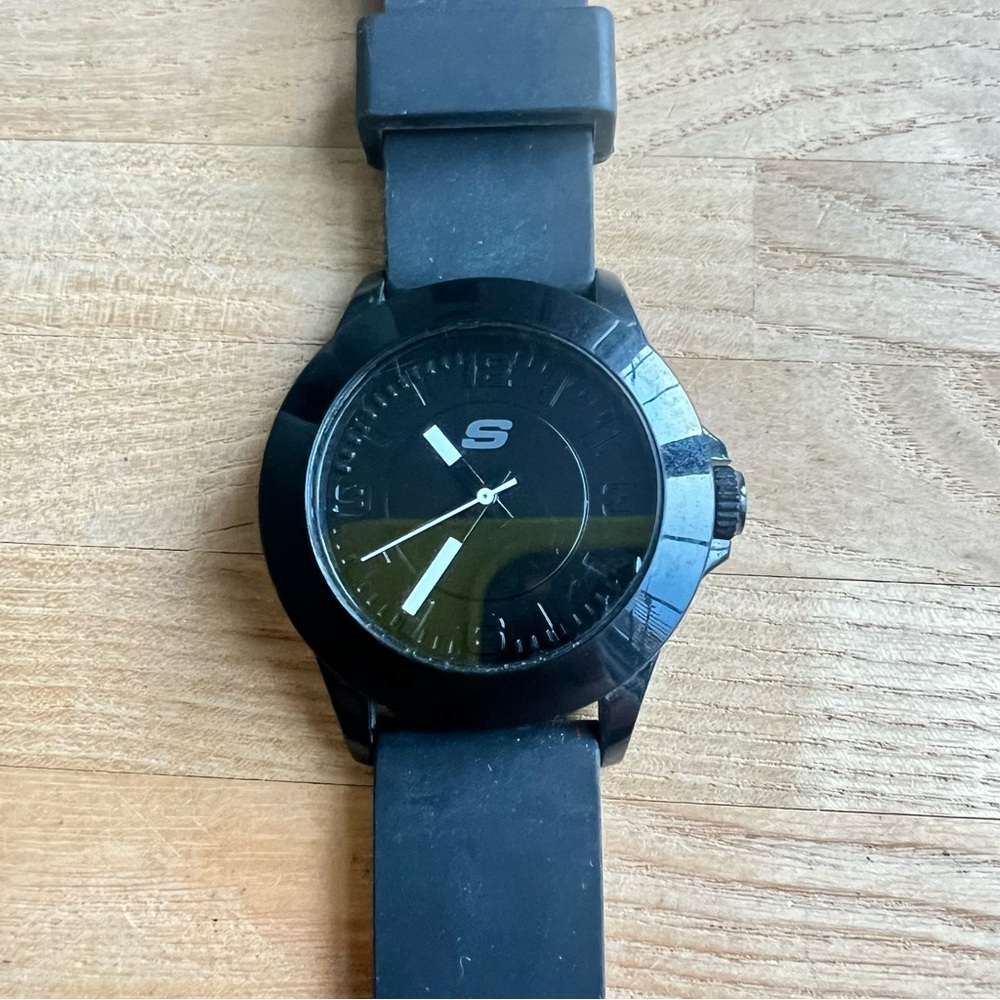 Sketchers ladies rosencrans minimalist black dial black sporty watch NEW BATTERY - Picture 1 of 8